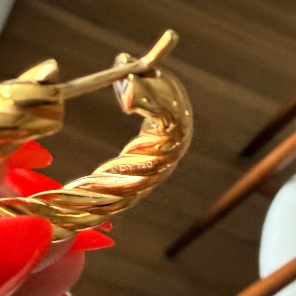 David Yurman sculpted cable hoop earrings - Picture 3 of 3